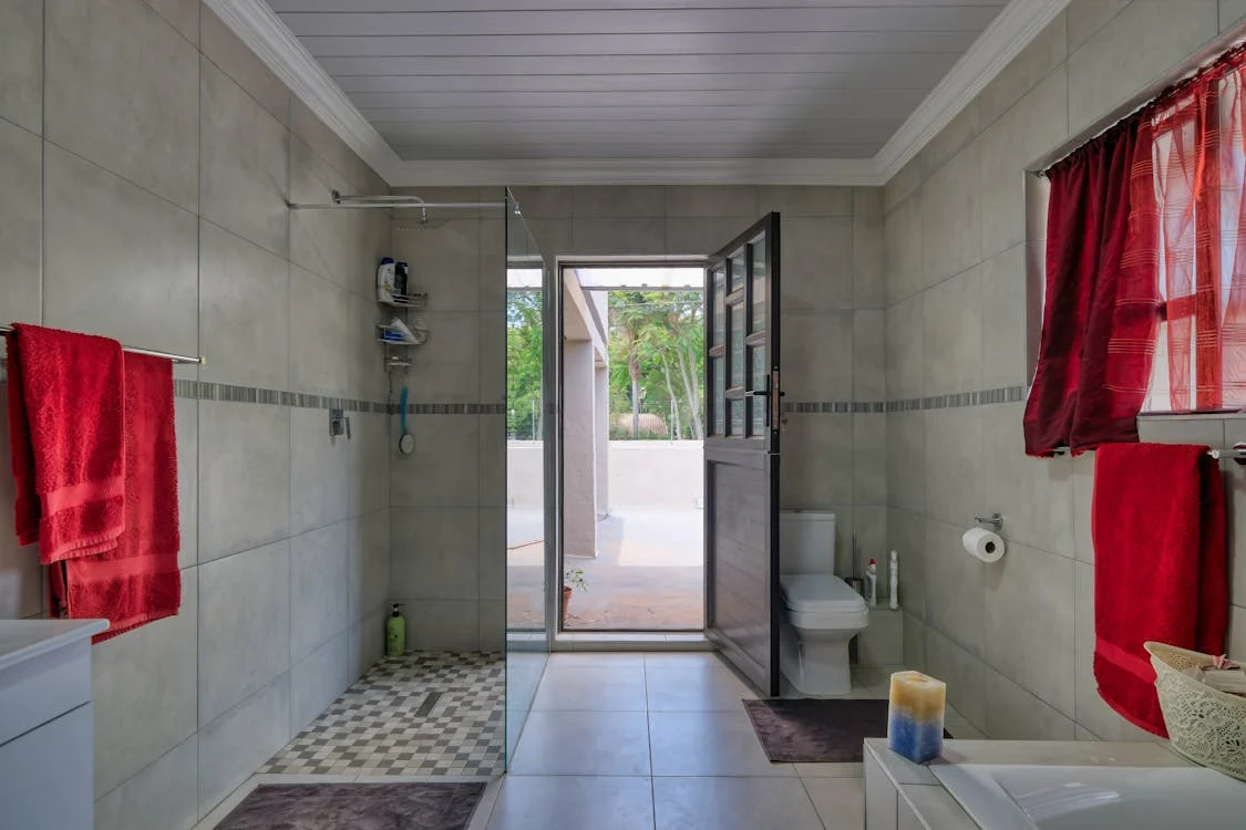 Deep cleaning a glass shower cubicle